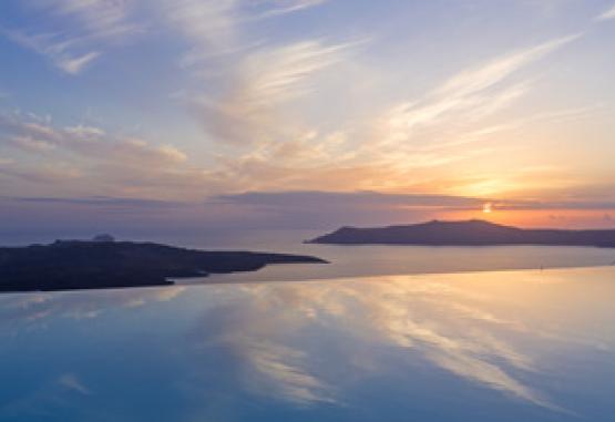 Cosmopolitan Suites Insula Santorini Grecia