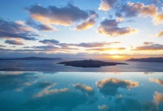 Cosmopolitan Suites Insula Santorini Grecia