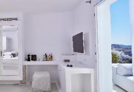 Cosmopolitan Suites Insula Santorini Grecia