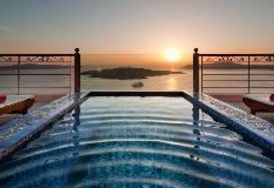 NEFELES LUXURY SUITES Insula Santorini Grecia