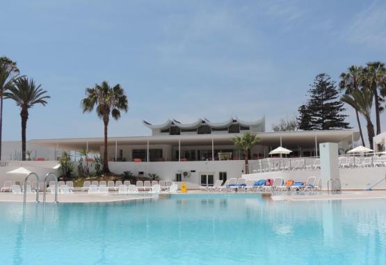Cauta? i fata in Agadir