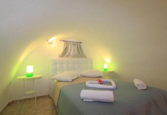 Iliada Hotel 3* (Perivolos) Insula Santorini Grecia