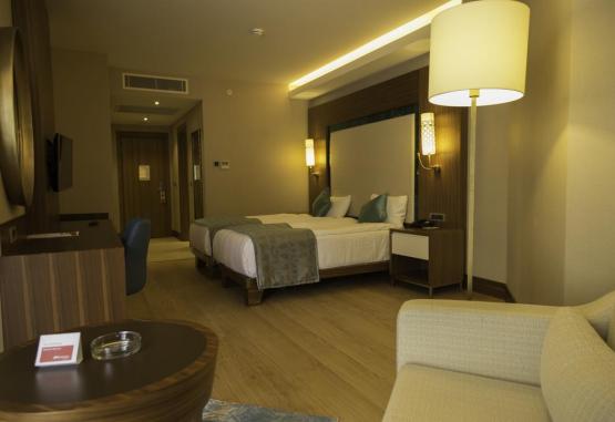 RAMADA HOTEL AND SUITES Kusadasi Turcia