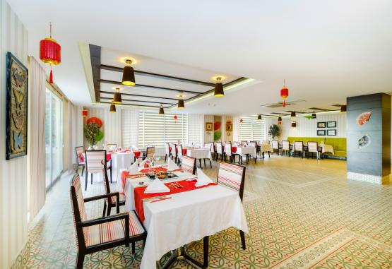 ROYAL GARDEN BEACH 5* Alanya Turcia