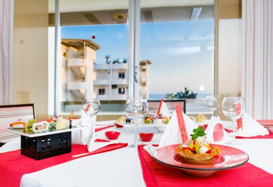 ROYAL GARDEN BEACH 5* Alanya Turcia