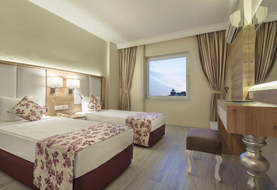 ROYAL GARDEN BEACH 5* Alanya Turcia