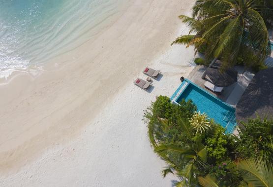 Centara Grand Island Resort & Spa Maldives  Regiunea Maldive 