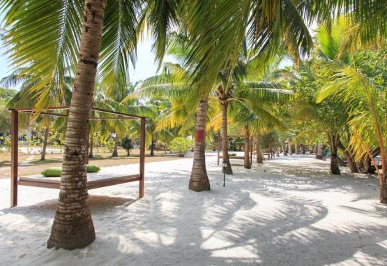 Equator Village  Regiunea Maldive 