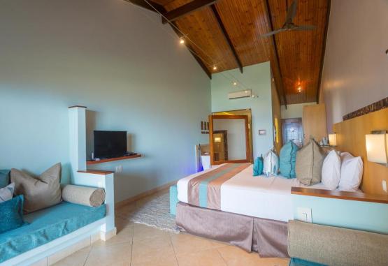 Coco de Mer & Black Parrot Suites Seychelles 