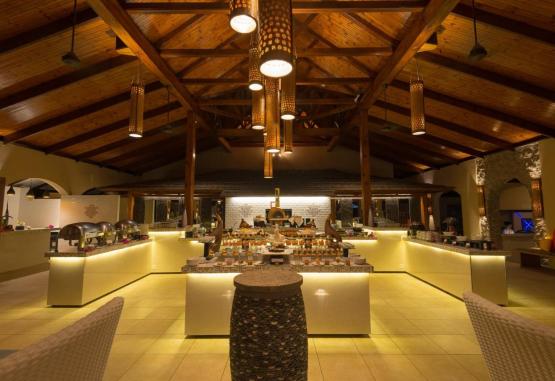 Coco de Mer & Black Parrot Suites Seychelles 