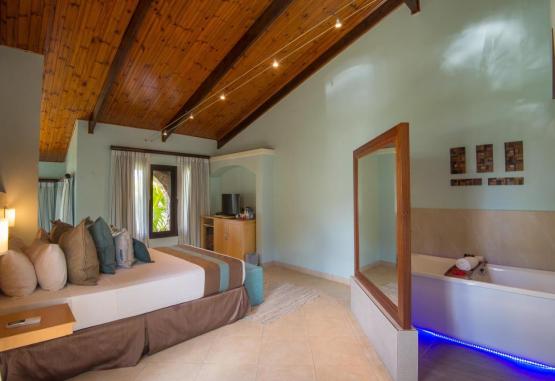 Coco de Mer & Black Parrot Suites Seychelles 