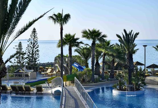 Four Seasons Beach Larnaca Cipru