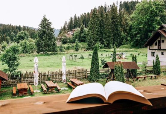 Blumenhof Bucovina Voronet Romania