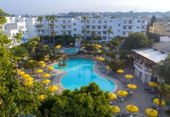 Hotel Mayfair Gardens  Paphos Cipru