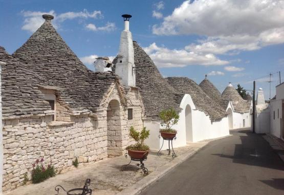 Trulli Alberobello  Alberobello Italia