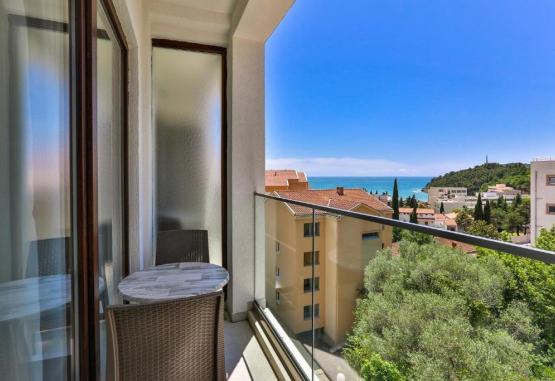 Lusso Mare by Aycon  Regiunea Muntenegru 