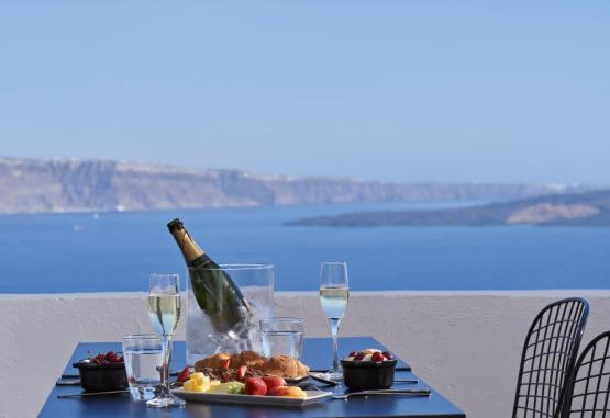 Mr and Mrs White Santorini  Insula Santorini Grecia