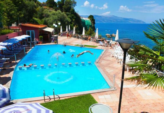 New York  Vlore Regiunea Albania