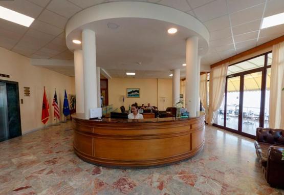 New York  Vlore Regiunea Albania