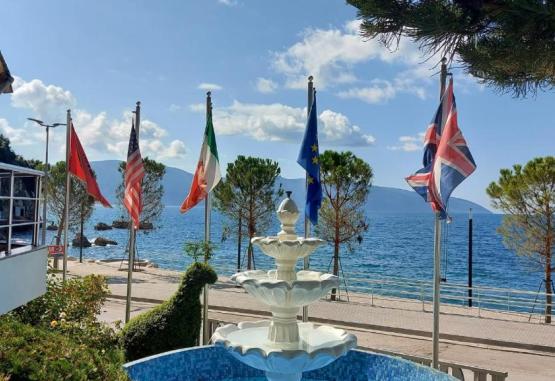New York  Vlore Regiunea Albania