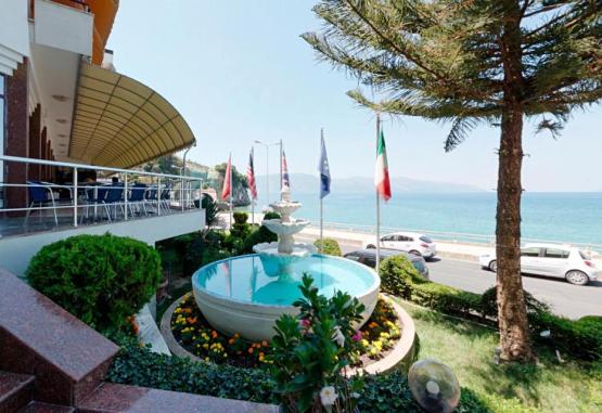 New York  Vlore Regiunea Albania