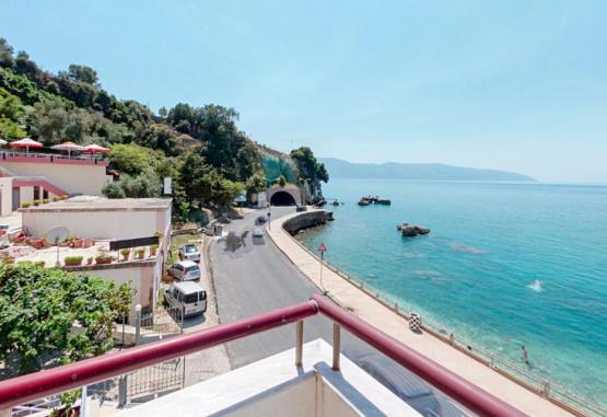 New York  Vlore Regiunea Albania