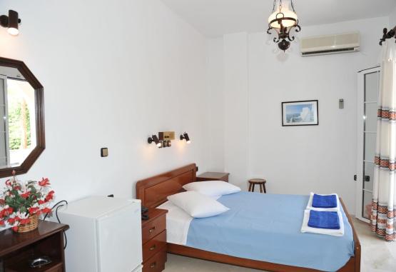 Proteas Hotel  Insula Santorini Grecia