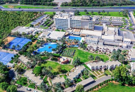 Radisson Blu Hotel & Resort, Al Ain  Regiunea Abu Dhabi Emiratele Arabe Unite