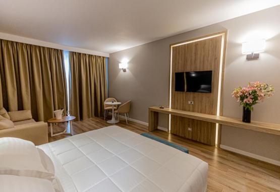 Regina Blu  Vlore Regiunea Albania