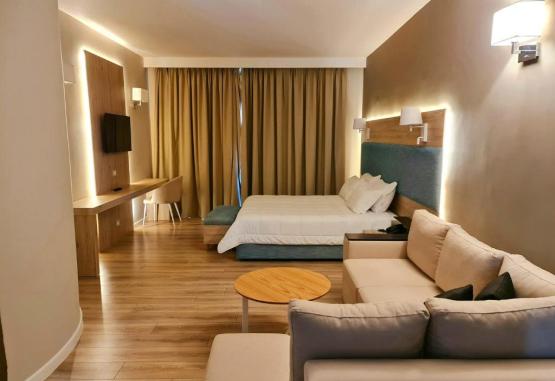 Regina Blu  Vlore Regiunea Albania