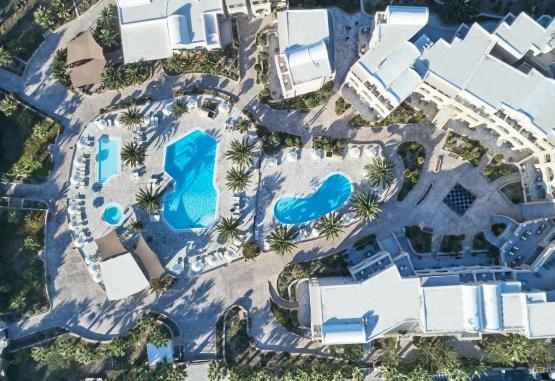 Santo Miramare Beach Resort 4* Insula Santorini Grecia