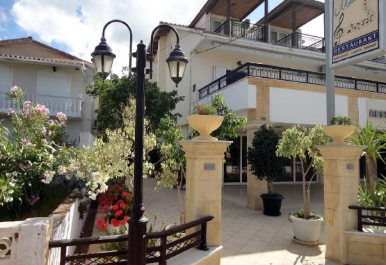 Montes Studios and Apartments (Alykes)  Insula Zakynthos Grecia