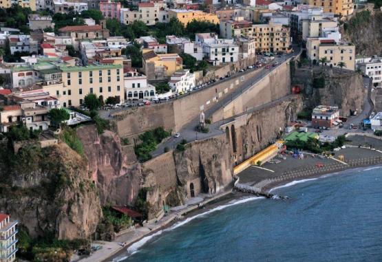 Panorama Palace - Turism seniori si nonseniori  Sorrento Italia