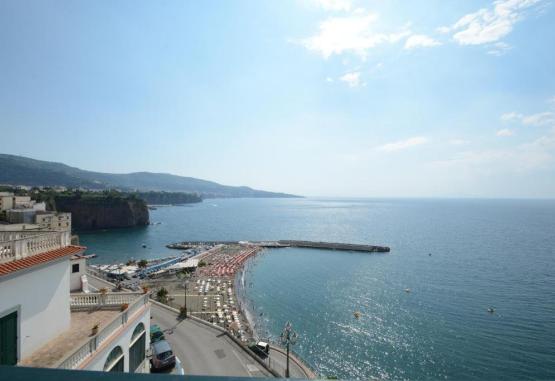 Panorama Palace - Turism seniori si nonseniori  Sorrento Italia