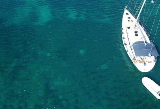 Sailing in Insulele Ciclade   Insula Mykonos Grecia