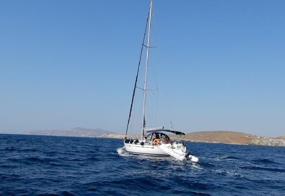 Sailing in Insulele Ciclade   Insula Mykonos Grecia