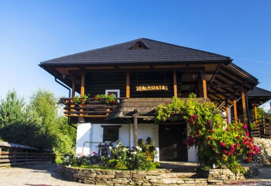 LA ROATA - CASA ZENOVIA  Gura Humorului Romania