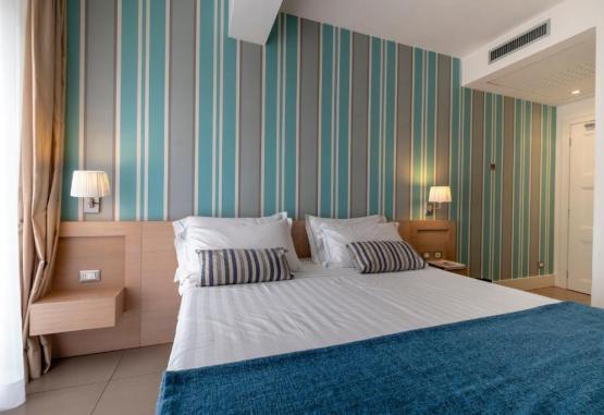 Le Rose Suite Hotel  Rimini Italia