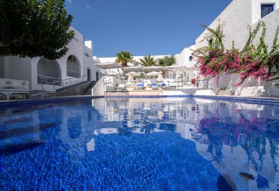 RK Beach Hotel  Insula Santorini Grecia