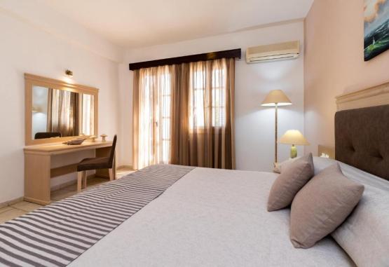 Scorpios Beach Hotel  Insula Santorini Grecia