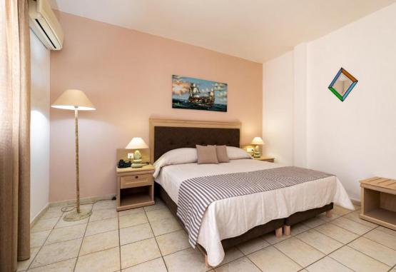 Scorpios Beach Hotel  Insula Santorini Grecia