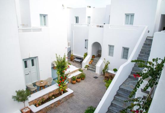 Makris Hotel (Kamari Santorini)  Insula Santorini Grecia