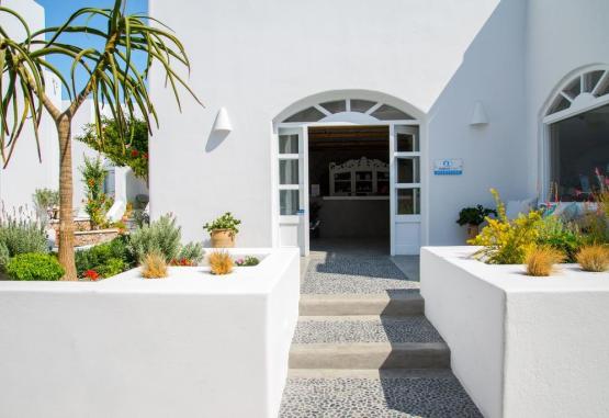 Makris Hotel (Kamari Santorini)  Insula Santorini Grecia