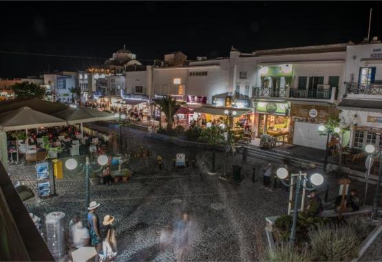 Santorini Main Square (Fira)  Insula Santorini Grecia