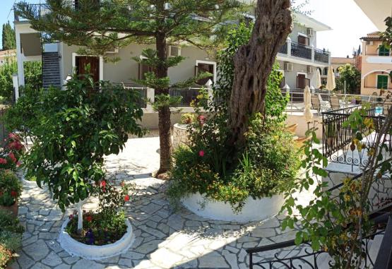 Dionissos Apartments  Insula Corfu Grecia