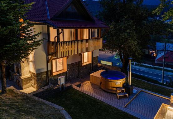 Blend Mountain Villa  Busteni Romania