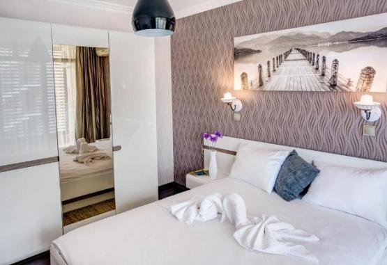 DOLCE DELUXE   ST. VLAS 