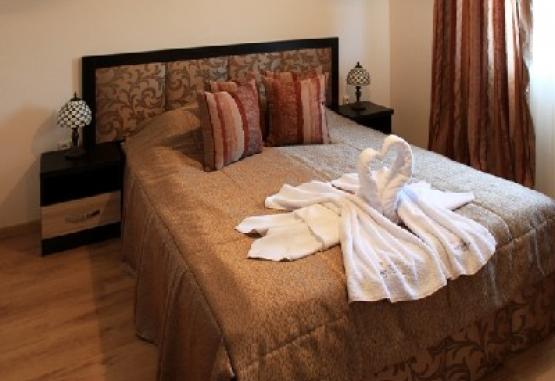 LONG BEACH RESORT SHKORPILOVCI 