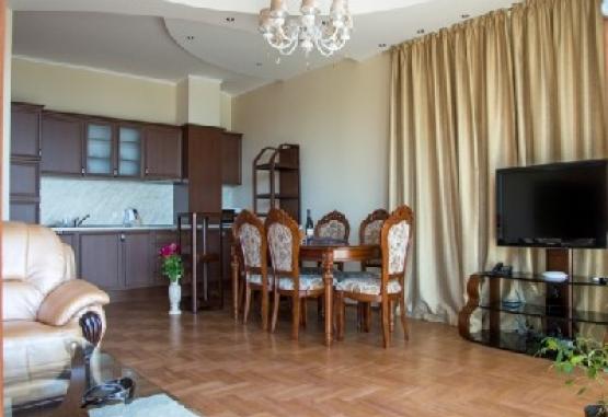 LONG BEACH RESORT SHKORPILOVCI 