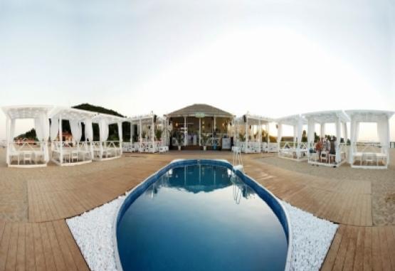 LONG BEACH RESORT SHKORPILOVCI 